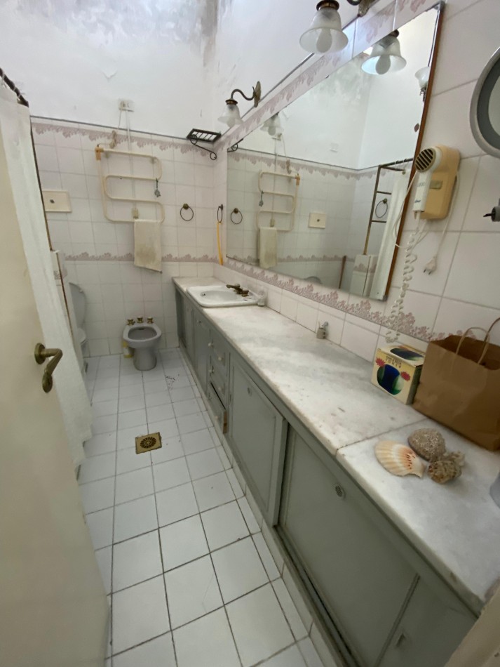 Santa Fe y Cervantes. INCREIBLE CASA EN VENTA