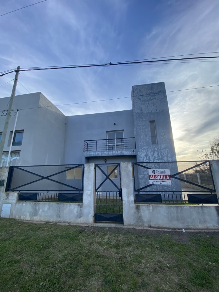 Duplex sobre Lopez Jordan zona Santa Candida