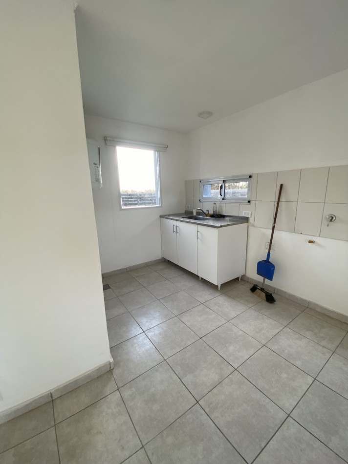 Duplex sobre Lopez Jordan zona Santa Candida