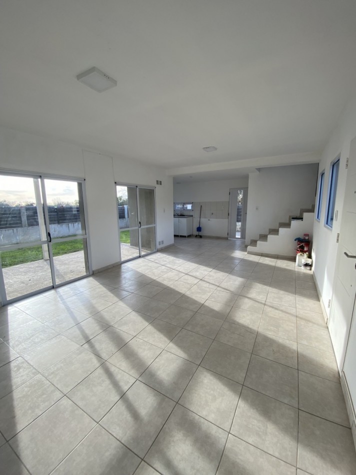 Duplex sobre Lopez Jordan zona Santa Candida