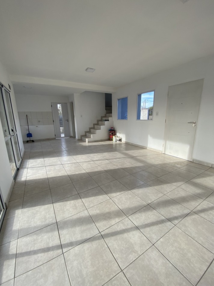 Duplex sobre Lopez Jordan zona Santa Candida