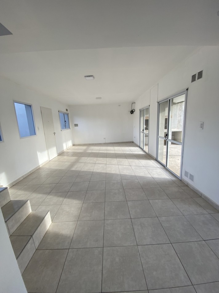 Duplex sobre Lopez Jordan zona Santa Candida