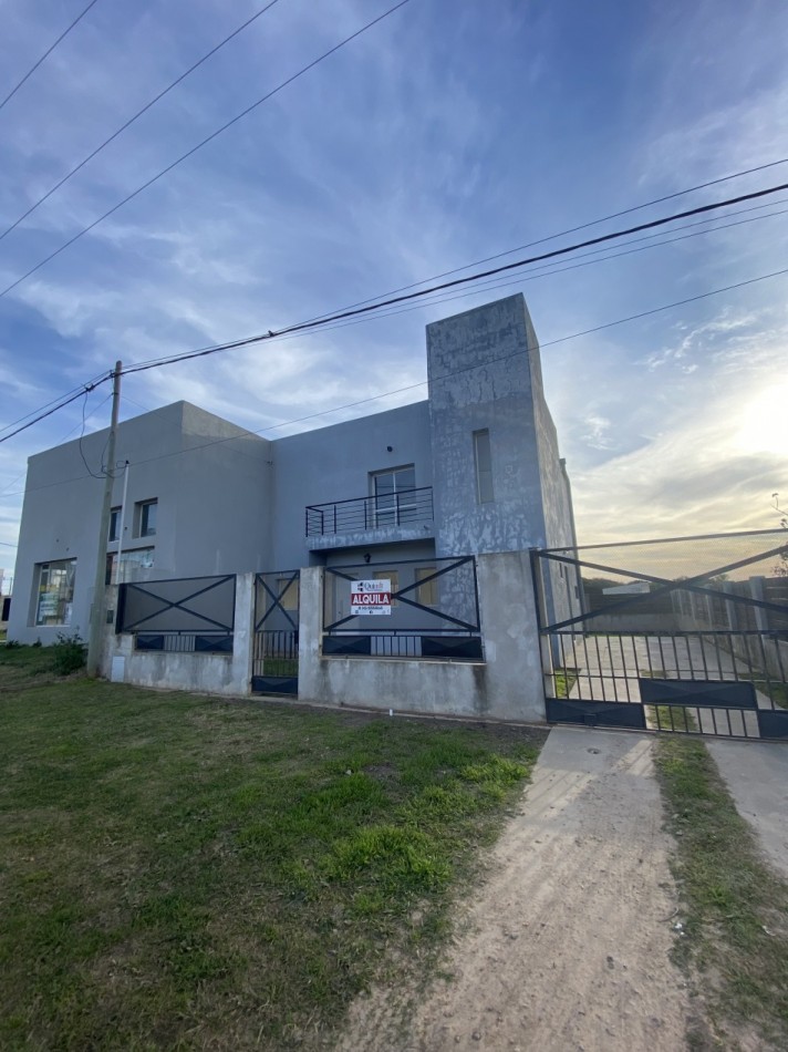 Duplex sobre Lopez Jordan zona Santa Candida