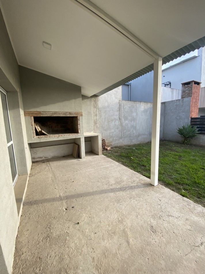 Duplex sobre Lopez Jordan zona Santa Candida