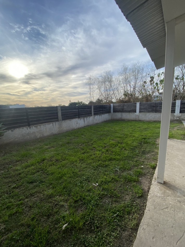 Duplex sobre Lopez Jordan zona Santa Candida
