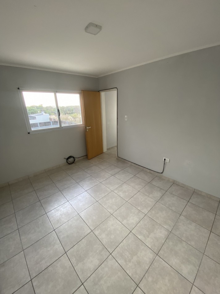 Duplex sobre Lopez Jordan zona Santa Candida