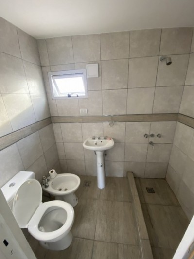 Duplex sobre Lopez Jordan zona Santa Candida