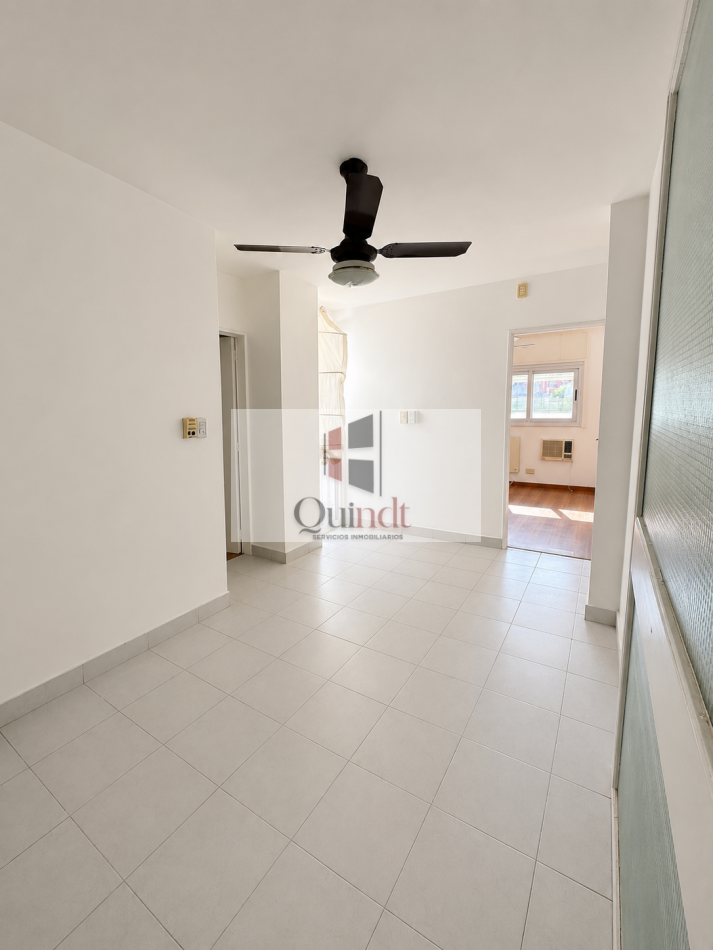 Urquiza y Cordoba. Departamento en planta baja