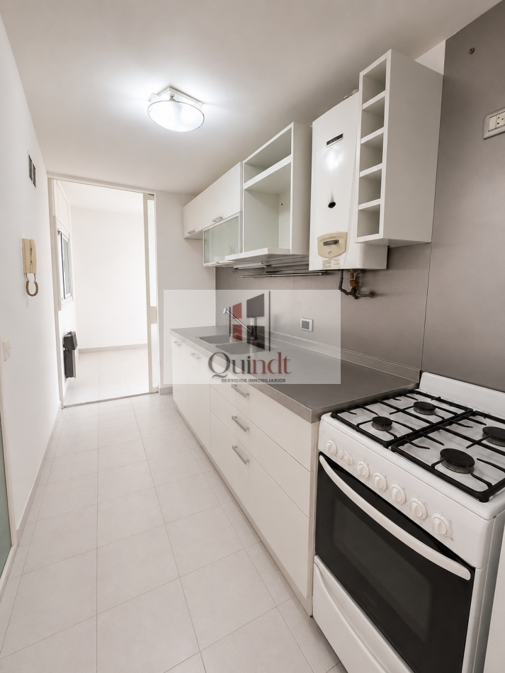 Urquiza y Cordoba. Departamento en planta baja