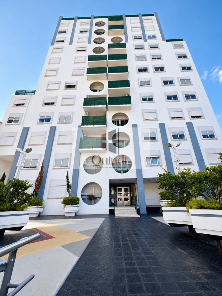 Urquiza y Cordoba. Departamento en planta baja
