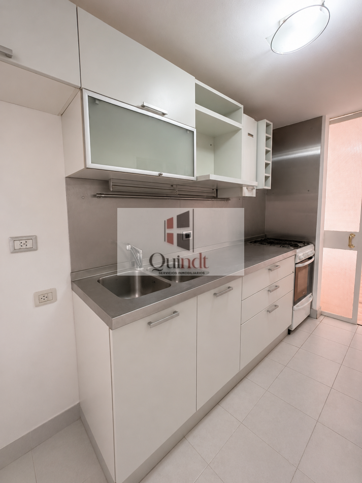 Urquiza y Cordoba. Departamento en planta baja
