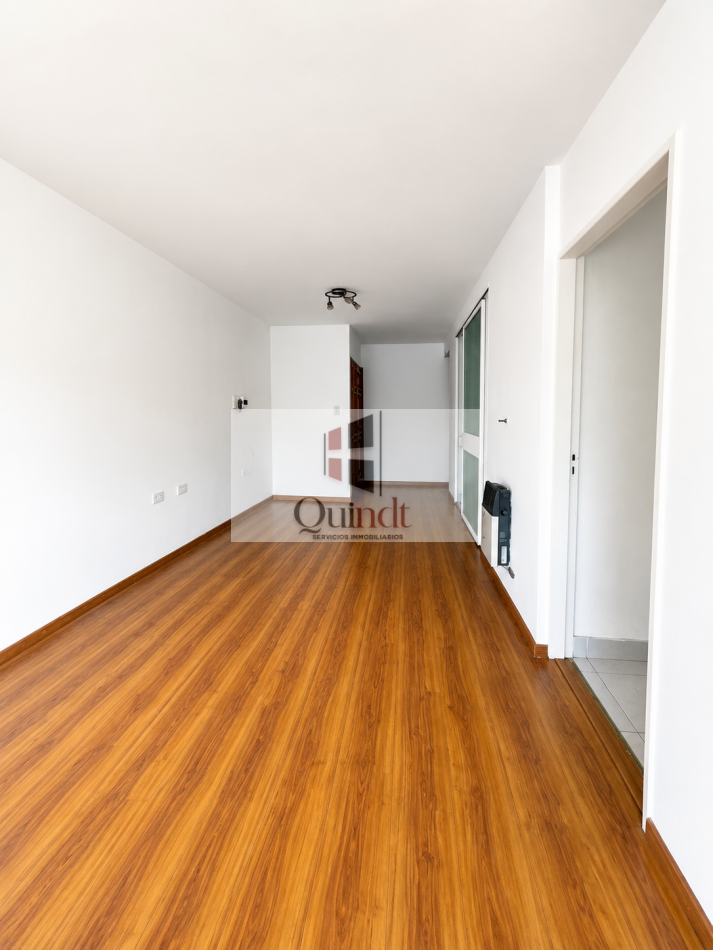 Urquiza y Cordoba. Departamento en planta baja