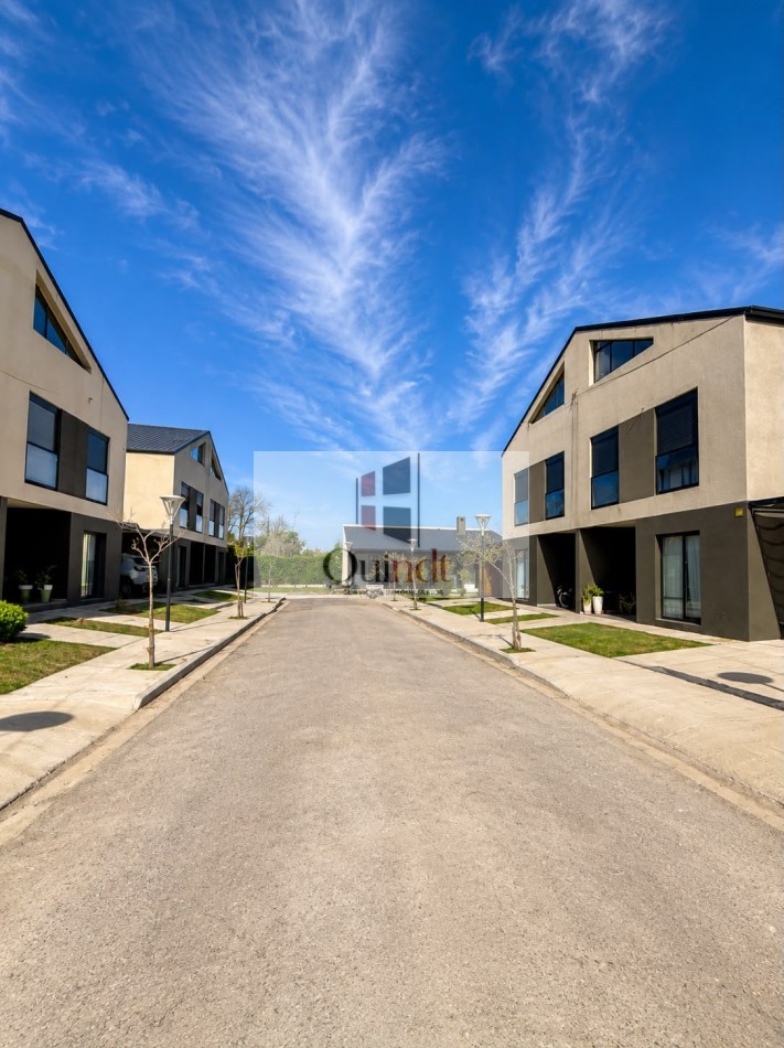 Hermoso duplex zona Toma Vieja
