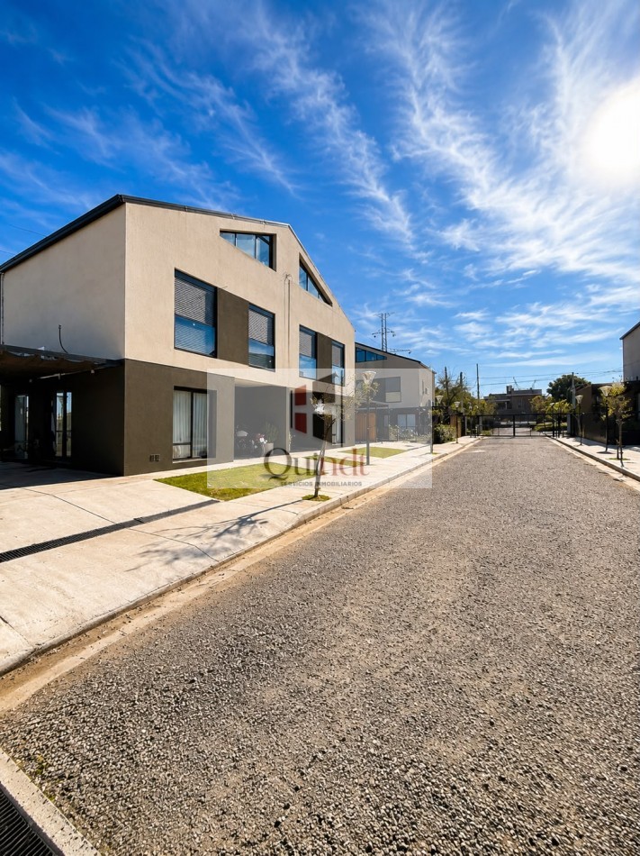 Hermoso duplex zona Toma Vieja